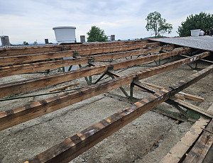Výměna střešní krytiny na hale výkrmu prasat